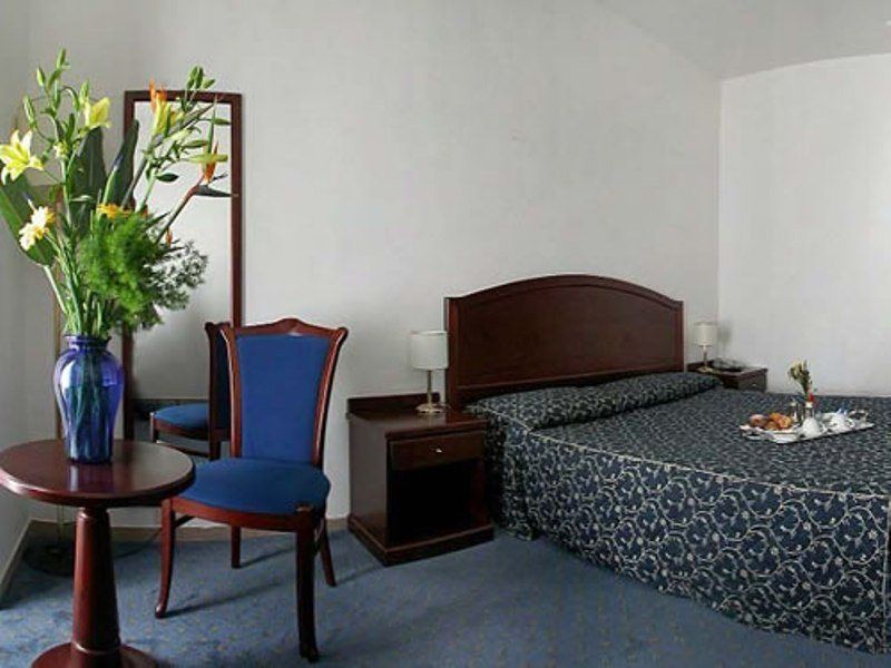 Hotel Mediterraneo Civitavecchia Phòng bức ảnh
